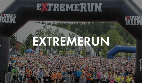 ExtremeRunin lähtöportti ja juoksijoiden joukko