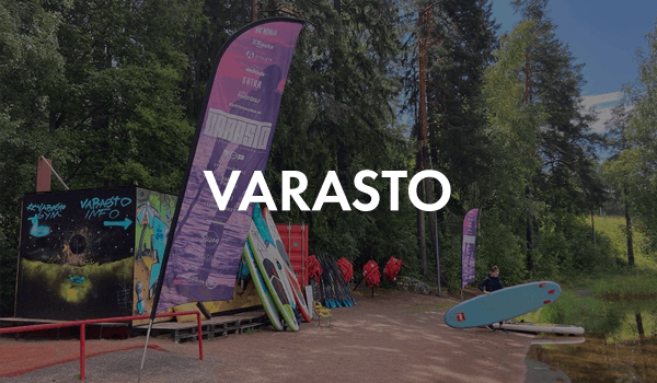 Varasto SUPin lautapiste järven rannalla
